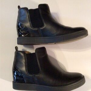 Vionic Women’s  black wedge  Booties